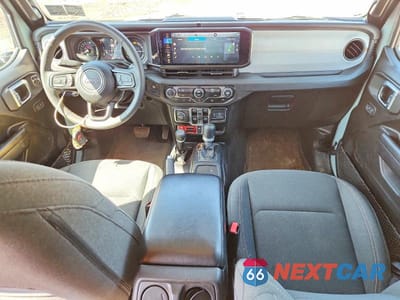 Zdjęcie 8 z 11 samochodu: 2024 JEEP WRANGLER 4XE VIN:1C4RJXN61RW154429 - miniatura