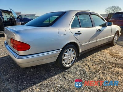Trzecie zdjęcie samochodu z tyłu: 1998 MERCEDES-BENZ E 320 VIN:WDBJF65F7WA528722 - miniatura