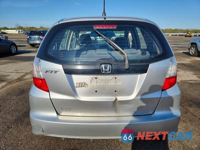 Zdjęcie 6 z 12 samochodu: 2013 HONDA FIT VIN:JHMGE8H3XDC037475 - miniatura