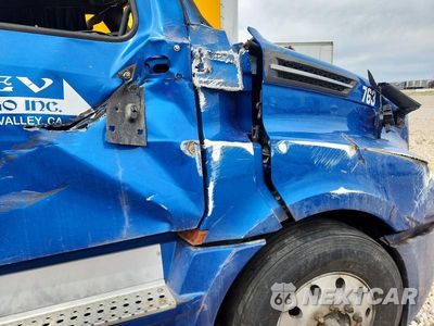 Zdjęcie 9 z 10 samochodu: 2022 FREIGHTLINER CASCADIA 126