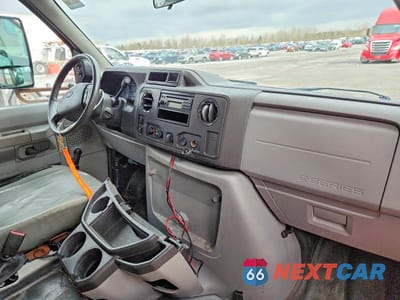 Piąte zdjęcie samochodu w środku: 2017 FORD ECONOLINE E450 SUPER DUTY CUTAWAY VAN VIN:1FDFE4FS1HDC27645 - miniatura