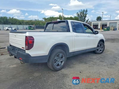 Trzecie zdjęcie samochodu z tyłu: 2024 HONDA RIDGELINE TRAIL SPORT VIN:5FPYK3F69RB030937 - miniatura