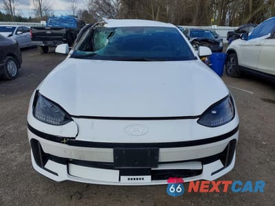 Piąte zdjęcie samochodu w środku: 2025 HYUNDAI IONIQ 6 SEL VIN:KMHM34AC8SA101370 - miniatura