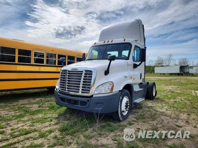 Drugie zdjęcie samochodu z przodu: 2016 FREIGHTLINER CASCADIA 125 SEMI TRUCK VIN:1FUBGEDV3GLHC5762 - miniatura