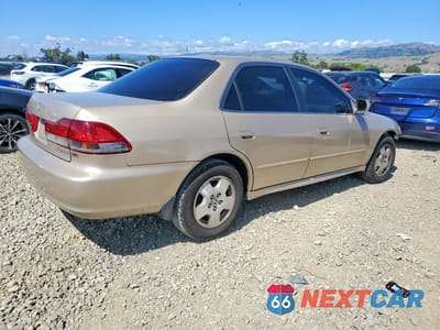Trzecie zdjęcie samochodu z tyłu: 2002 HONDA ACCORD EX VIN:1HGCG165X2A003732 - miniatura