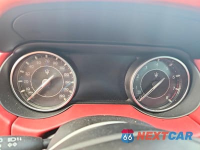 Zdjęcie 9 z 14 samochodu: 2022 MASERATI LEVANTE BASE VIN:ZN661XUA9NX383534 - miniatura