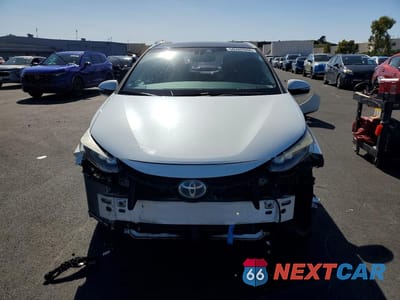 Piąte zdjęcie samochodu w środku: 2016 TOYOTA MIRAI BASE VIN:JTDBVRBD6GA000734 - miniatura