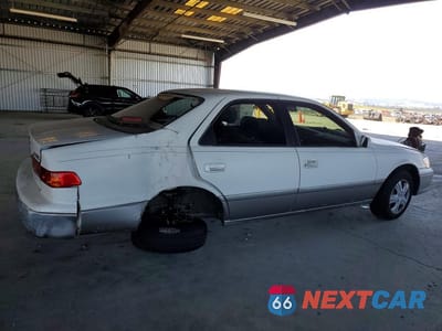 Trzecie zdjęcie samochodu z tyłu: 2001 TOYOTA CAMRY LE VIN:4T1BG22K21U826868 - miniatura