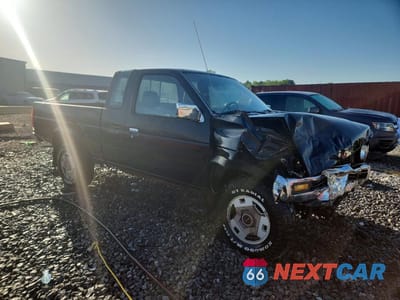 Czwarte zdjęcie samochodu z boku: 1994 NISSAN TRUCK XE V6 VIN:1N6HD16Y1RC398077 - miniatura