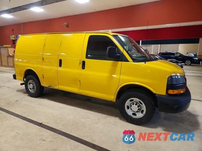 Czwarte zdjęcie samochodu z boku: 2019 CHEVROLET EXPRESS 2500 CARGO DELIVERY VAN VIN:1GCWGAFP9K1336775 - miniatura