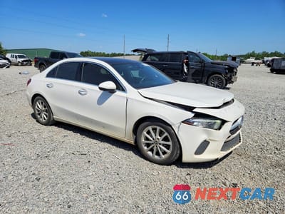 Czwarte zdjęcie samochodu z boku: 2019 MERCEDES-BENZ A 220 VIN:WDD3G4EB1KW001447 - miniatura