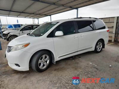 2014 TOYOTA SIENNA LE 5TDKK3DCXES463020 - główne zdjęcie licytacji z USA - miniatura