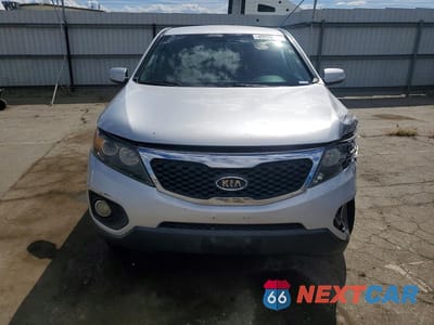 Piąte zdjęcie samochodu w środku: 2011 KIA SORENTO EX VIN:5XYKU4A19BG022801 - miniatura