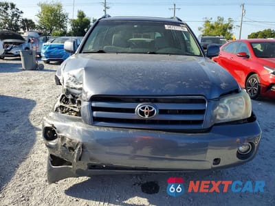 Piąte zdjęcie samochodu w środku: 2004 TOYOTA HIGHLANDER BASE VIN:JTEGD21A840089386 - miniatura
