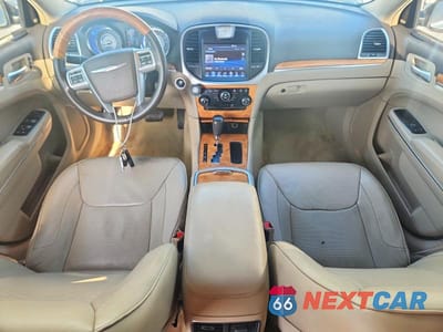 Zdjęcie 8 z 12 samochodu: 2013 CHRYSLER 300C VIN:2C3CCAET5DH731610 - miniatura