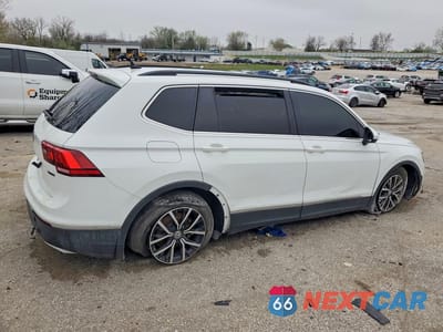 Trzecie zdjęcie samochodu z tyłu: 2021 VOLKSWAGEN TIGUAN SE VIN:3VV2B7AX1MM035495 - miniatura