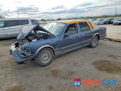 1997 LINCOLN TOWN CAR EXECUTIVE 1LNLM81W5VY742868 - główne zdjęcie licytacji z USA - miniatura