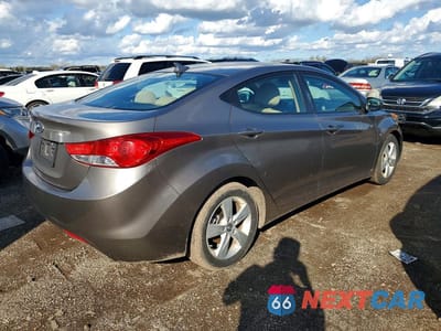 Trzecie zdjęcie samochodu z tyłu: 2013 HYUNDAI ELANTRA GLS VIN:5NPDH4AE9DH395767 - miniatura