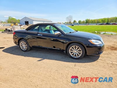 Czwarte zdjęcie samochodu z boku: 2013 CHRYSLER 200 LIMITED VIN:1C3BCBFG5DN604141 - miniatura