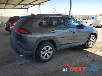 Trzecie zdjęcie samochodu z tyłu: 2021 TOYOTA RAV4 LE VIN:2T3H1RFV4MC118000 - miniatura