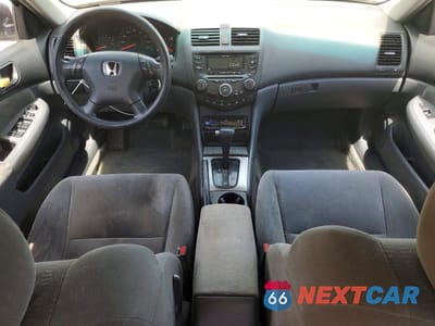 Zdjęcie 8 z 12 samochodu: 2003 HONDA ACCORD VIN:1HGCM56683A035900 - miniatura