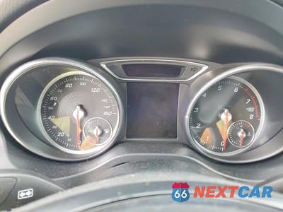 Zdjęcie 9 z 13 samochodu: 2019 MERCEDES-BENZ CLA 250 VIN:WDDSJ4EB5KN704696 - miniatura