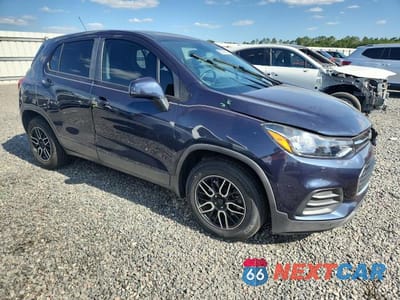Czwarte zdjęcie samochodu z boku: 2018 CHEVROLET TRAX LS VIN:3GNCJKSB1JL304468 - miniatura
