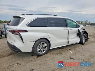 Trzecie zdjęcie samochodu z tyłu: 2026 TOYOTA SIENNA XLE 7-PASSENGER VIN:5TDYSKFC2TS251775 - miniatura