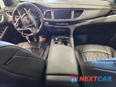Zdjęcie 8 z 13 samochodu: 2023 BUICK ENCLAVE AVENIR VIN:5GAEVCKW9PJ128995 - miniatura