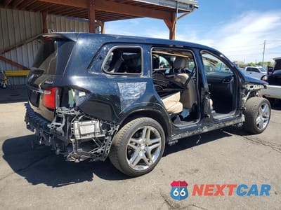 Trzecie zdjęcie samochodu z tyłu: 2016 MERCEDES-BENZ GL 550 4MATIC VIN:4JGDF7DE4GA642297 - miniatura