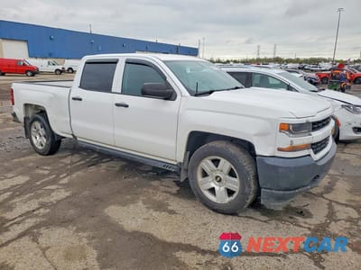 Czwarte zdjęcie samochodu z boku: 2018 CHEVROLET SILVERADO K1500 VIN:3GCUKNEC2JG486514 - miniatura