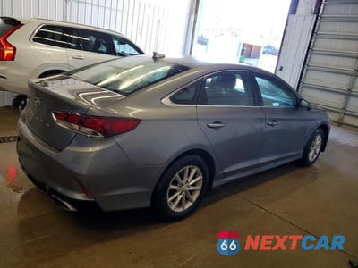 Trzecie zdjęcie samochodu z tyłu: 2019 HYUNDAI SONATA SE VIN:5NPE24AF2KH780700 - miniatura