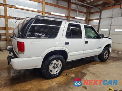 Trzecie zdjęcie samochodu z tyłu: 2003 CHEVROLET BLAZER VIN:1GNDT13XX3K173452 - miniatura