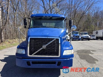 Piąte zdjęcie samochodu w środku: 2014 VOLVO VN VNM - TRUCK CAB AND CHASSIS VIN:4V5MC9DF7EN167199 - miniatura