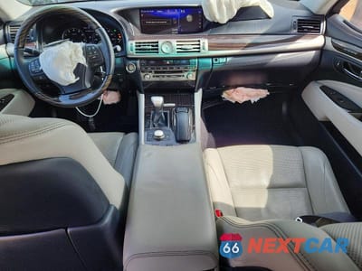 Zdjęcie 8 z 13 samochodu: 2016 LEXUS LS 460L VIN:JTHGL5EF0G5056659 - miniatura