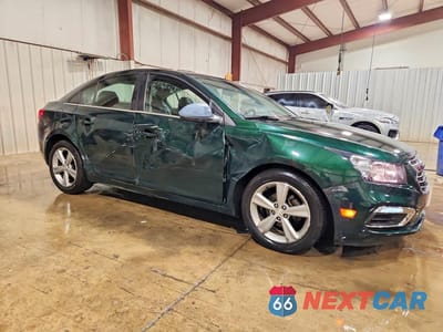 Czwarte zdjęcie samochodu z boku: 2015 CHEVROLET CRUZE LT VIN:1G1PE5SB5F7155390 - miniatura