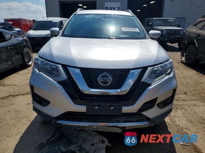 Piąte zdjęcie samochodu w środku: 2018 NISSAN ROGUE SV VIN:KNMAT2MV7JP578747 - miniatura