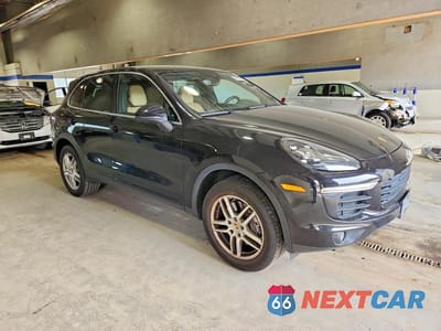 Czwarte zdjęcie samochodu z boku: 2016 PORSCHE CAYENNE VIN:WP1AA2A23GLA00885 - miniatura