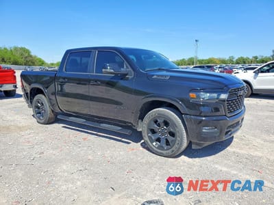 Czwarte zdjęcie samochodu z boku: 2025 RAM 1500 BIG HORN VIN:3C6SRFFP9S4500879 - miniatura