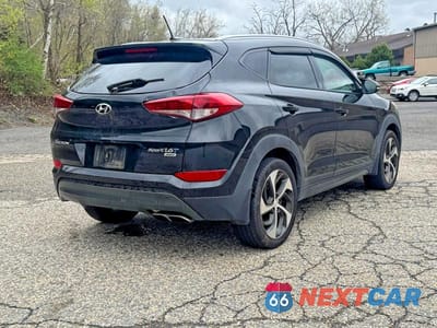 Czwarte zdjęcie samochodu z boku: 2016 HYUNDAI TUCSON SPORT VIN:KM8J3CA29GU056532 - miniatura