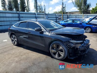 Czwarte zdjęcie samochodu z boku: 2025 AUDI A6 E-TRON PREMIUM 55 VIN:WAU1CAGH7SA019068 - miniatura