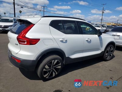 Trzecie zdjęcie samochodu z tyłu: 2024 VOLVO XC40 PLUS VIN:YV4L12UL7R2362268 - miniatura