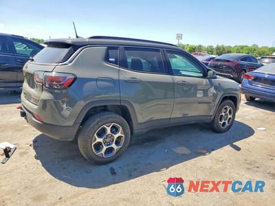 Trzecie zdjęcie samochodu z tyłu: 2022 JEEP COMPASS TRAILHAWK VIN:3C4NJDDB6NT142885 - miniatura