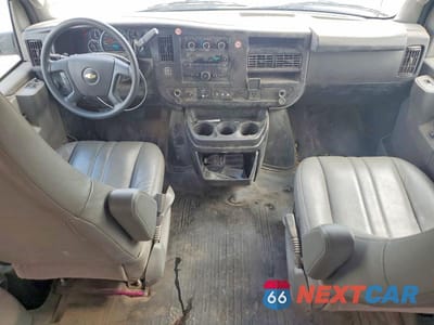 Zdjęcie 8 z 13 samochodu: 2025 CHEVROLET EXPRESS 2500 CARGO DELIVERY VAN VIN:1GCWGAFP0S1211115 - miniatura