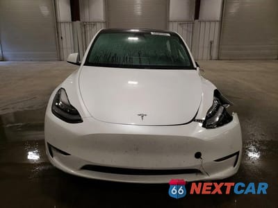 Piąte zdjęcie samochodu w środku: 2021 TESLA MODEL Y VIN:5YJYGDEE3MF188188 - miniatura