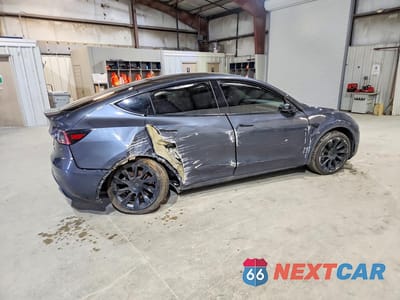 Trzecie zdjęcie samochodu z tyłu: 2020 TESLA MODEL Y VIN:5YJYGDEF5LF002884 - miniatura