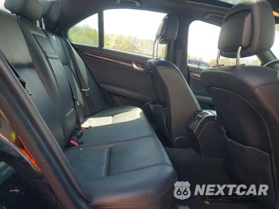 Zdjęcie 10 z 12 samochodu: 2010 MERCEDES-BENZ C 300 4MATIC VIN:WDDGF8BB4AR105699 - miniatura
