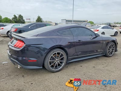 Trzecie zdjęcie samochodu z tyłu: 2022 FORD MUSTANG MACH I VIN:1FA6P8R08N5551087 - miniatura