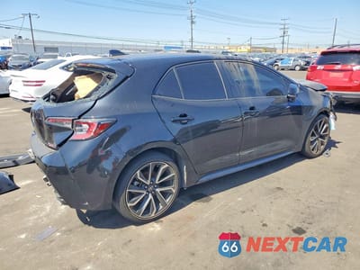 Trzecie zdjęcie samochodu z tyłu: 2021 TOYOTA COROLLA HATCHBACK XSE VIN:JTNA4MBE9M3106018 - miniatura