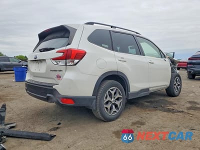 Trzecie zdjęcie samochodu z tyłu: 2021 SUBARU FORESTER PREMIUM VIN:JF2SKAJC4MH546682 - miniatura